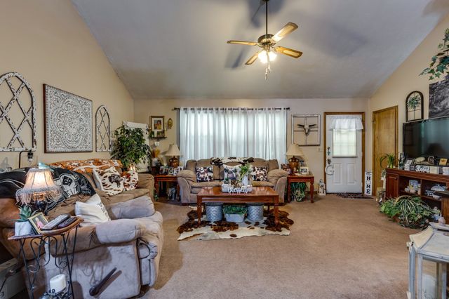 111 Cascade Spring Rd, Hohenwald, TN 38462