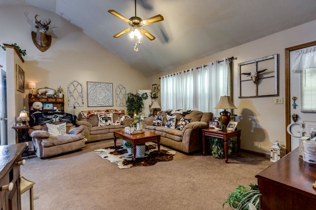 111 Cascade Spring Rd, Hohenwald, TN 38462
