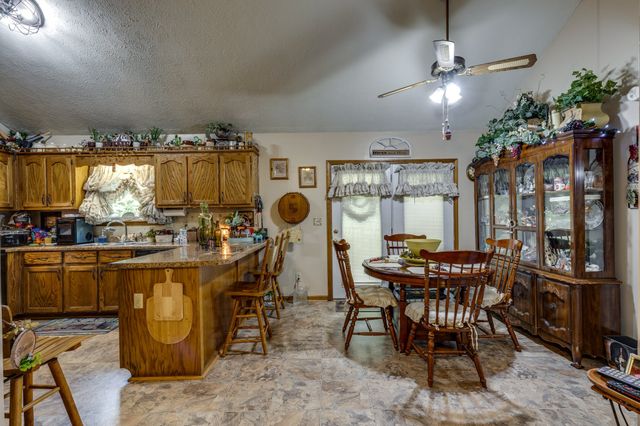 111 Cascade Spring Rd, Hohenwald, TN 38462