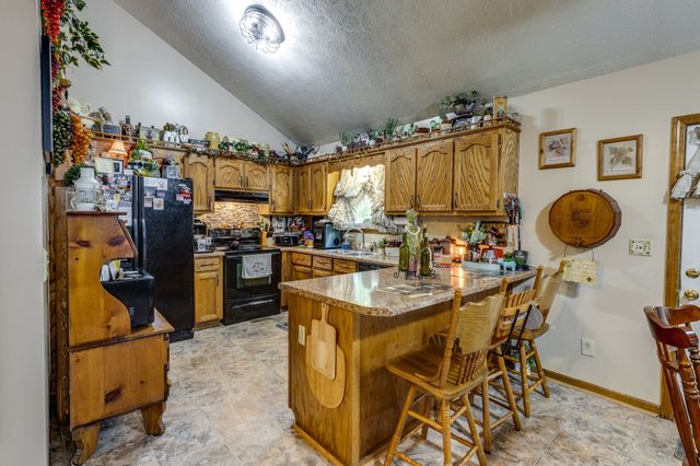 111 Cascade Spring Rd, Hohenwald, TN 38462