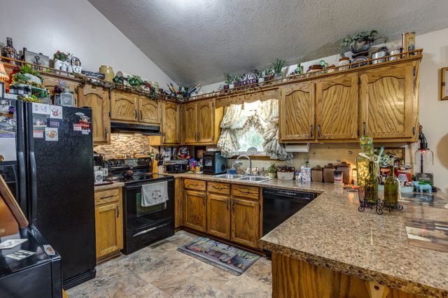 111 Cascade Spring Rd, Hohenwald, TN 38462