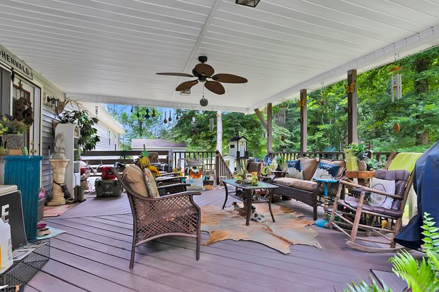 111 Cascade Spring Rd, Hohenwald, TN 38462