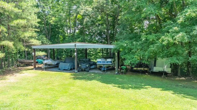 111 Cascade Spring Rd, Hohenwald, TN 38462