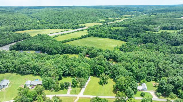 111 Cascade Spring Rd, Hohenwald, TN 38462