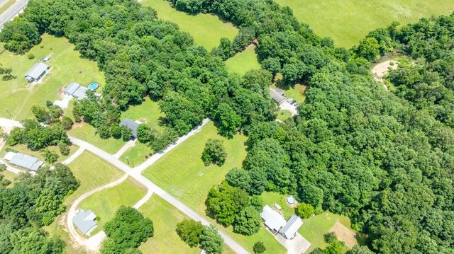 111 Cascade Spring Rd, Hohenwald, TN 38462