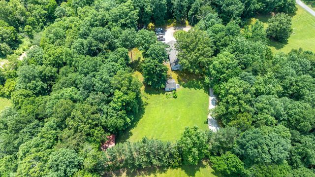 111 Cascade Spring Rd, Hohenwald, TN 38462
