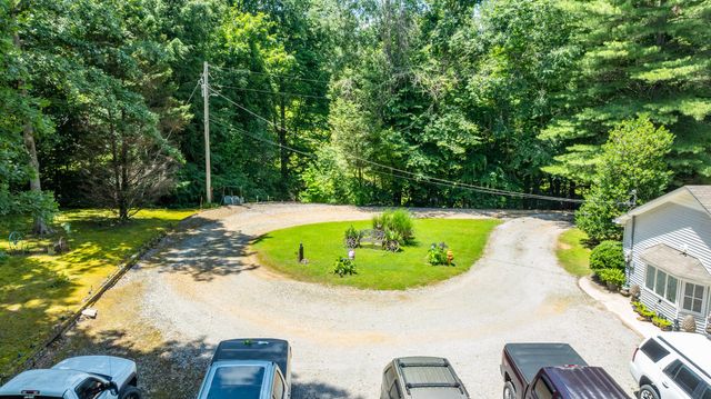 111 Cascade Spring Rd, Hohenwald, TN 38462