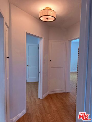 4123 W Toluca Lake Avenue, Burbank, CA 91505