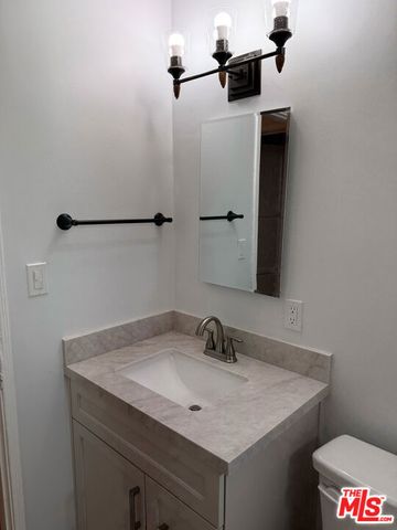 4123 W Toluca Lake Avenue, Burbank, CA 91505