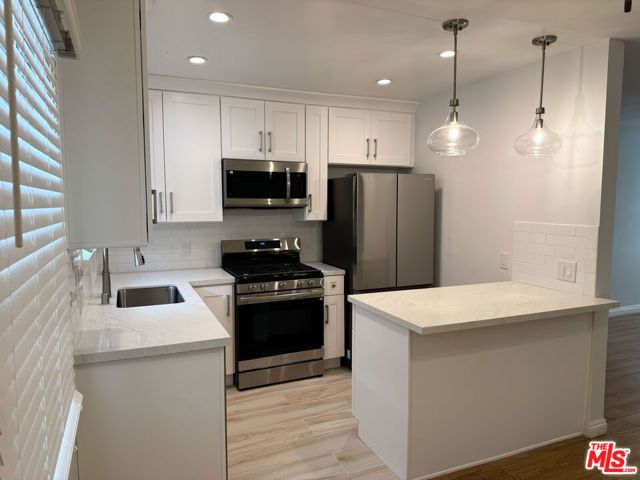 4123 W Toluca Lake Avenue, Burbank, CA 91505