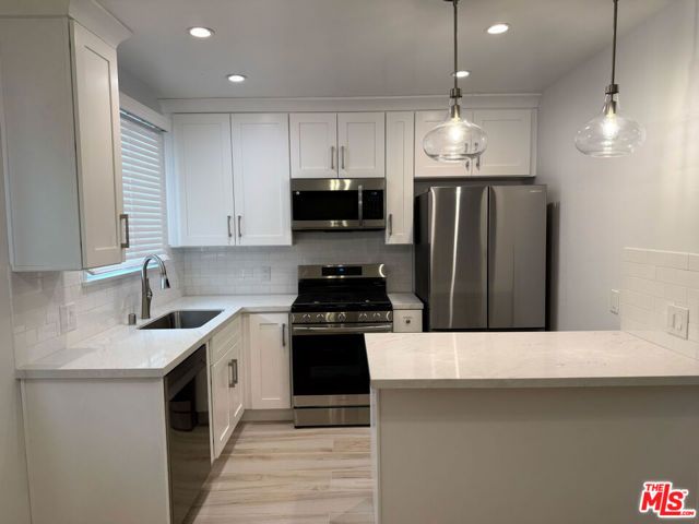 4123 W Toluca Lake Avenue, Burbank, CA 91505