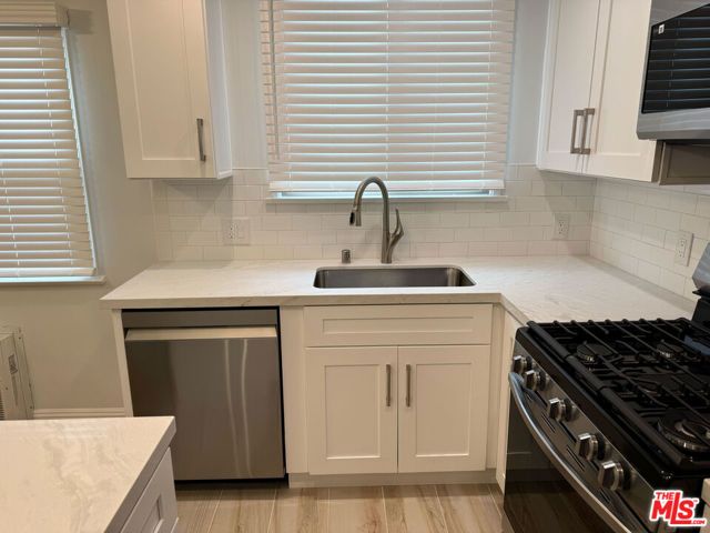 4123 W Toluca Lake Avenue, Burbank, CA 91505
