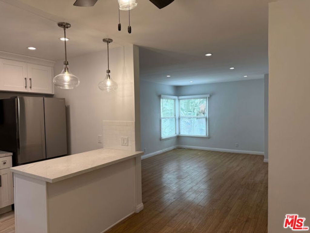 4123 W Toluca Lake Avenue, Burbank, CA 91505