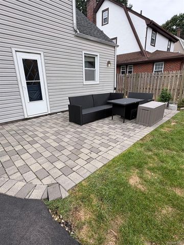54 Vanderbilt Avenue, Floral Park, NY 11001