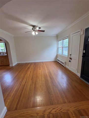 54 Vanderbilt Avenue, Floral Park, NY 11001
