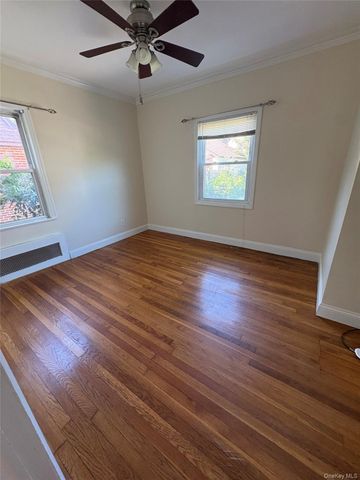 54 Vanderbilt Avenue, Floral Park, NY 11001