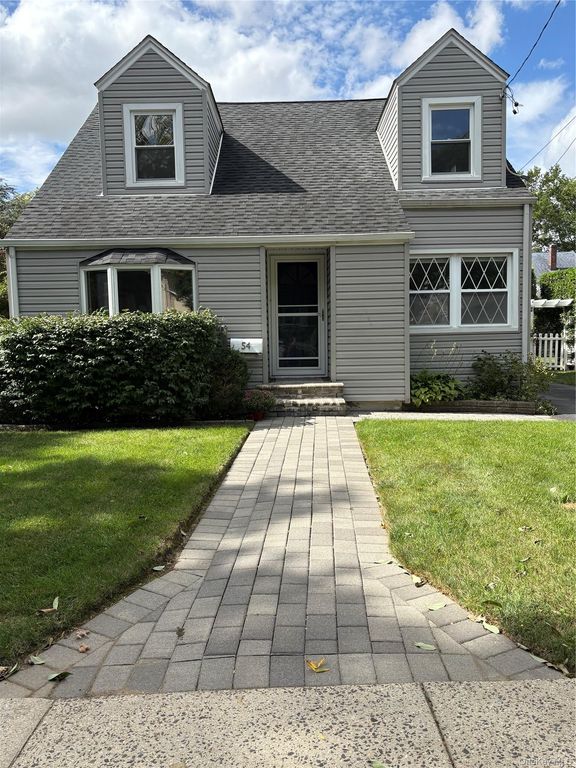 54 Vanderbilt Avenue, Floral Park, NY 11001