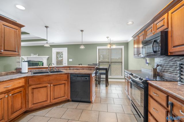 1304 Gypsy Trail SW, Hartselle, AL 35640