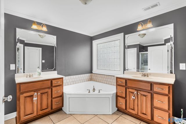 1304 Gypsy Trail SW, Hartselle, AL 35640