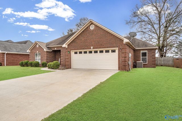 1304 Gypsy Trail SW, Hartselle, AL 35640