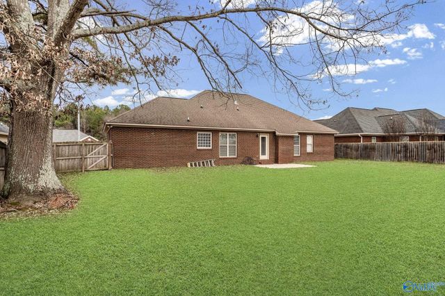 1304 Gypsy Trail SW, Hartselle, AL 35640