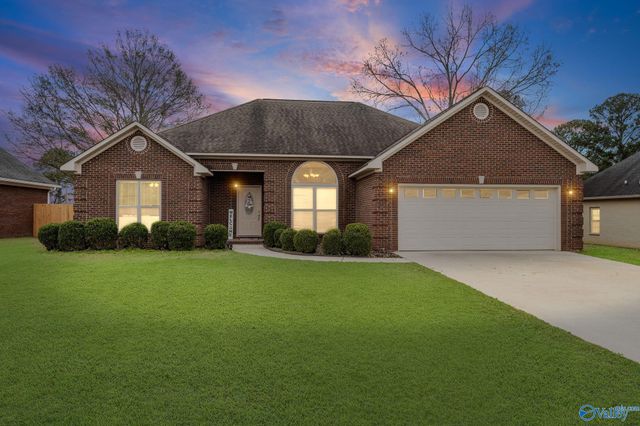 1304 Gypsy Trail SW, Hartselle, AL 35640