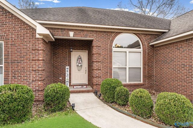 1304 Gypsy Trail SW, Hartselle, AL 35640