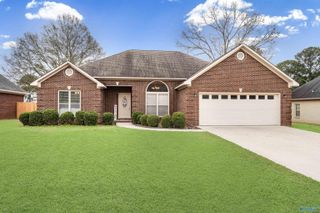 1304 Gypsy Trail SW, Hartselle, AL 35640