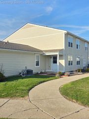 39845 Village Wood Lane 379, Novi, MI 48375