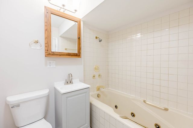 9501 S Racine Avenue, Chicago, IL 60643