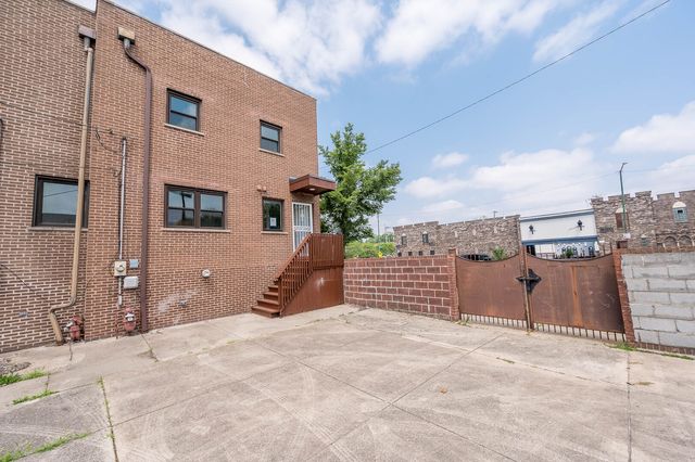 9501 S Racine Avenue, Chicago, IL 60643