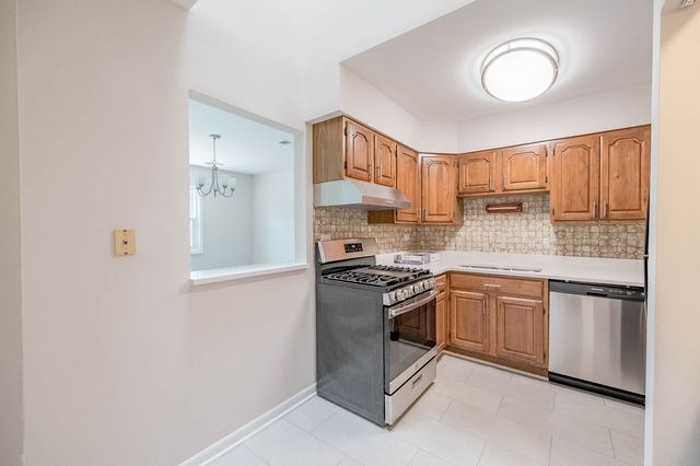 9501 S Racine Avenue, Chicago, IL 60643
