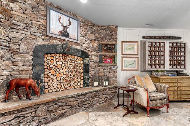22 Bittersweet Lane, Asheville, NC 28805