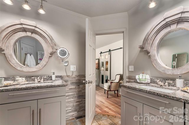 22 Bittersweet Lane, Asheville, NC 28805