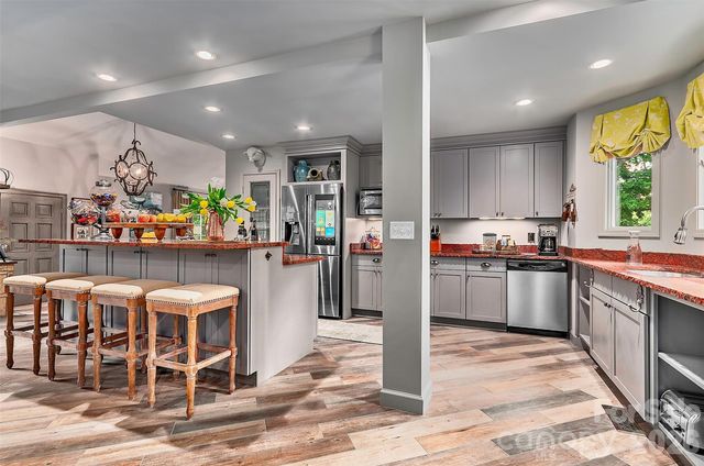 22 Bittersweet Lane, Asheville, NC 28805