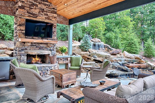 22 Bittersweet Lane, Asheville, NC 28805