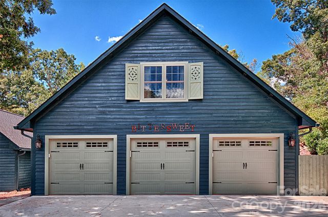 22 Bittersweet Lane, Asheville, NC 28805