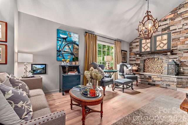 22 Bittersweet Lane, Asheville, NC 28805