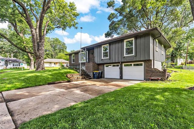 8800 MCELROY Road, Kansas City, MO 64134