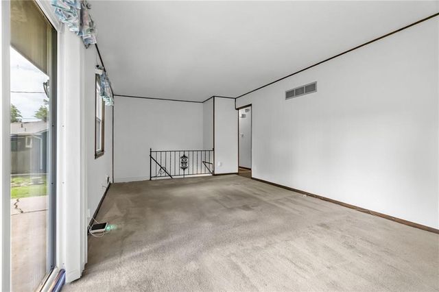 8800 MCELROY Road, Kansas City, MO 64134