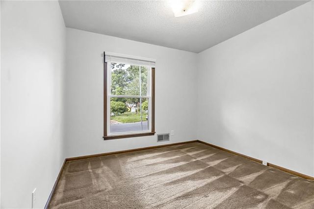 8800 MCELROY Road, Kansas City, MO 64134