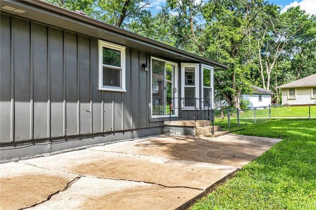 8800 MCELROY Road, Kansas City, MO 64134