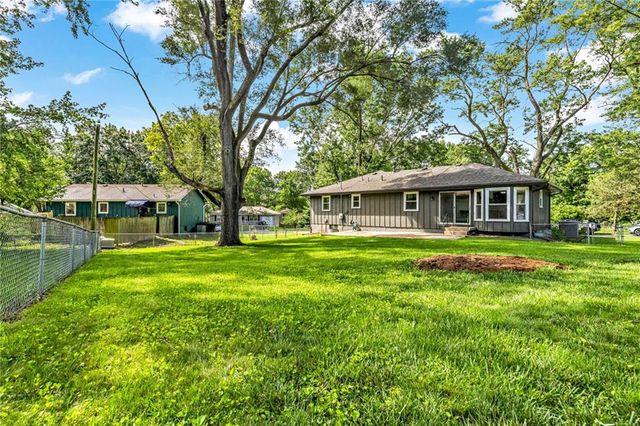 8800 MCELROY Road, Kansas City, MO 64134