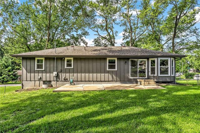 8800 MCELROY Road, Kansas City, MO 64134