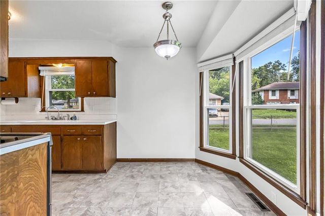 8800 MCELROY Road, Kansas City, MO 64134