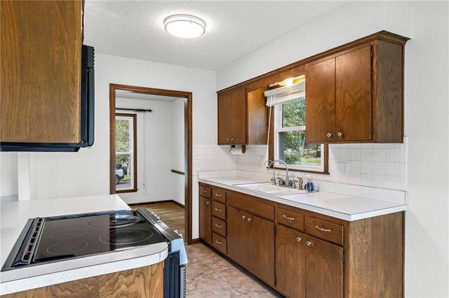 8800 MCELROY Road, Kansas City, MO 64134