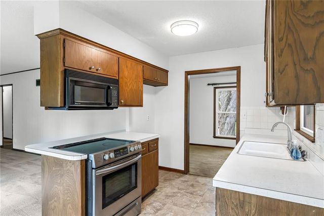 8800 MCELROY Road, Kansas City, MO 64134