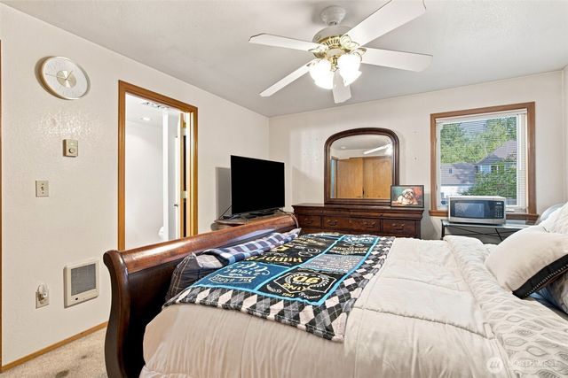 240 E Channel Drive, Allyn, WA 98524