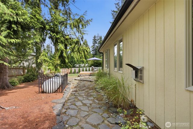 240 E Channel Drive, Allyn, WA 98524