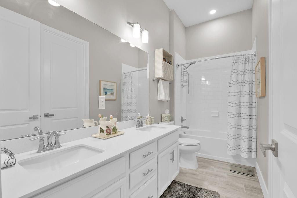 Image 13 of property listing at 7524 N Blue Spring Drive, Parkland, FL 33067